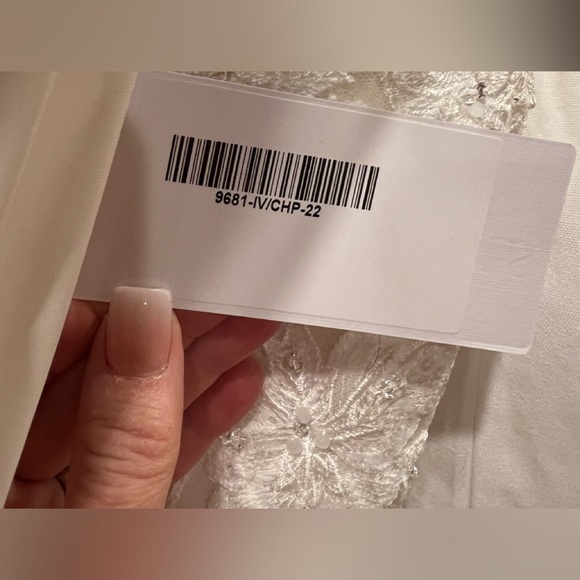 NWT Gorgeous Allure Wedding Dress Ivory/Champagne w/veil - Picture 3 of 5